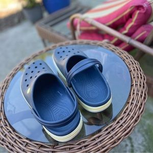 Mens crocs.  VGC sz M 11